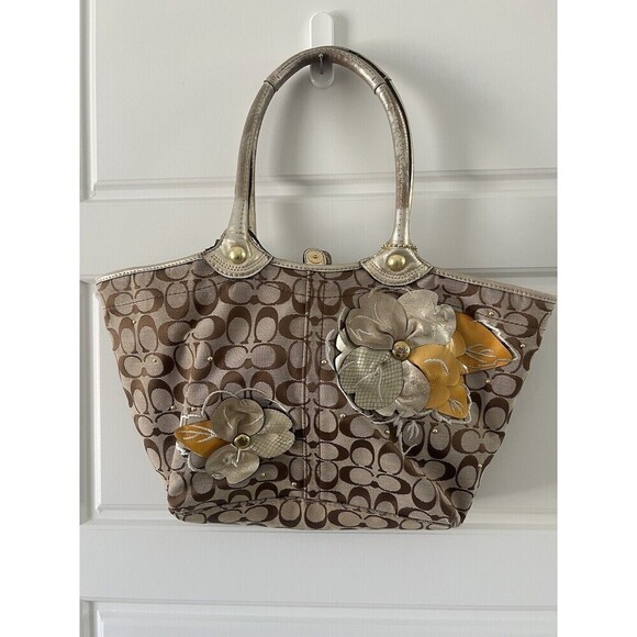 🆕 Vintage Coach Brown and Gold Signature Shoulder Bag with Floral Accents. - Picture 1 of 16